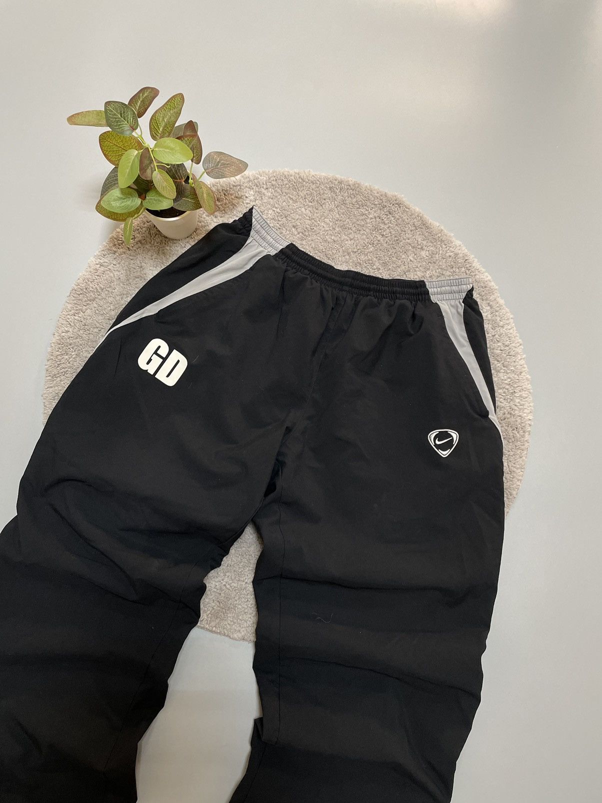 Nike × Vintage Crazy Vintage Nike Nylon Trackpants Joggers Size US 36 / EU 52 - 2 Thumbnail