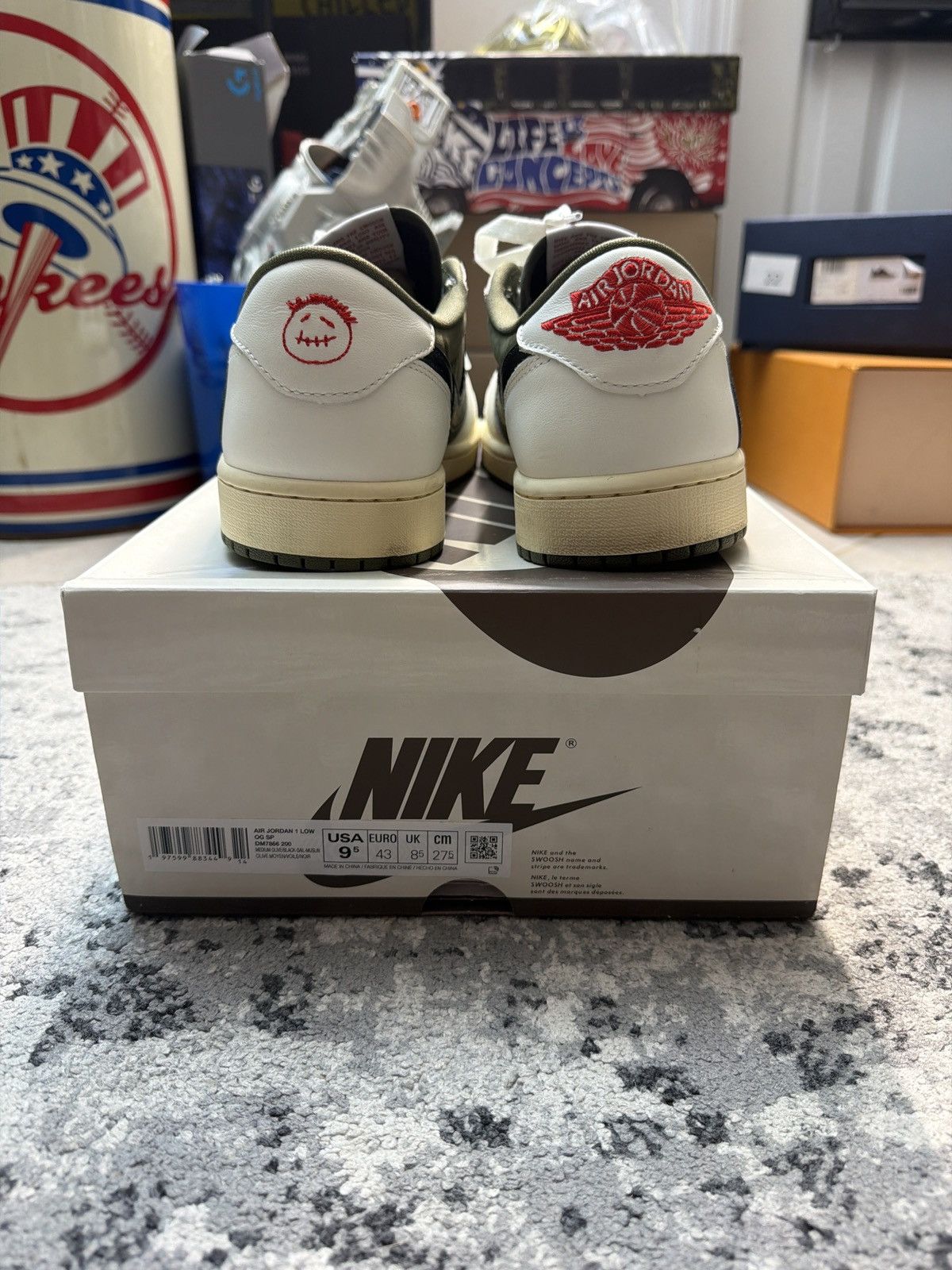 Jordan Brand × Travis Scott Travis Scott Medium Olive Size US 9.5 / EU 42-43 - 4 Thumbnail