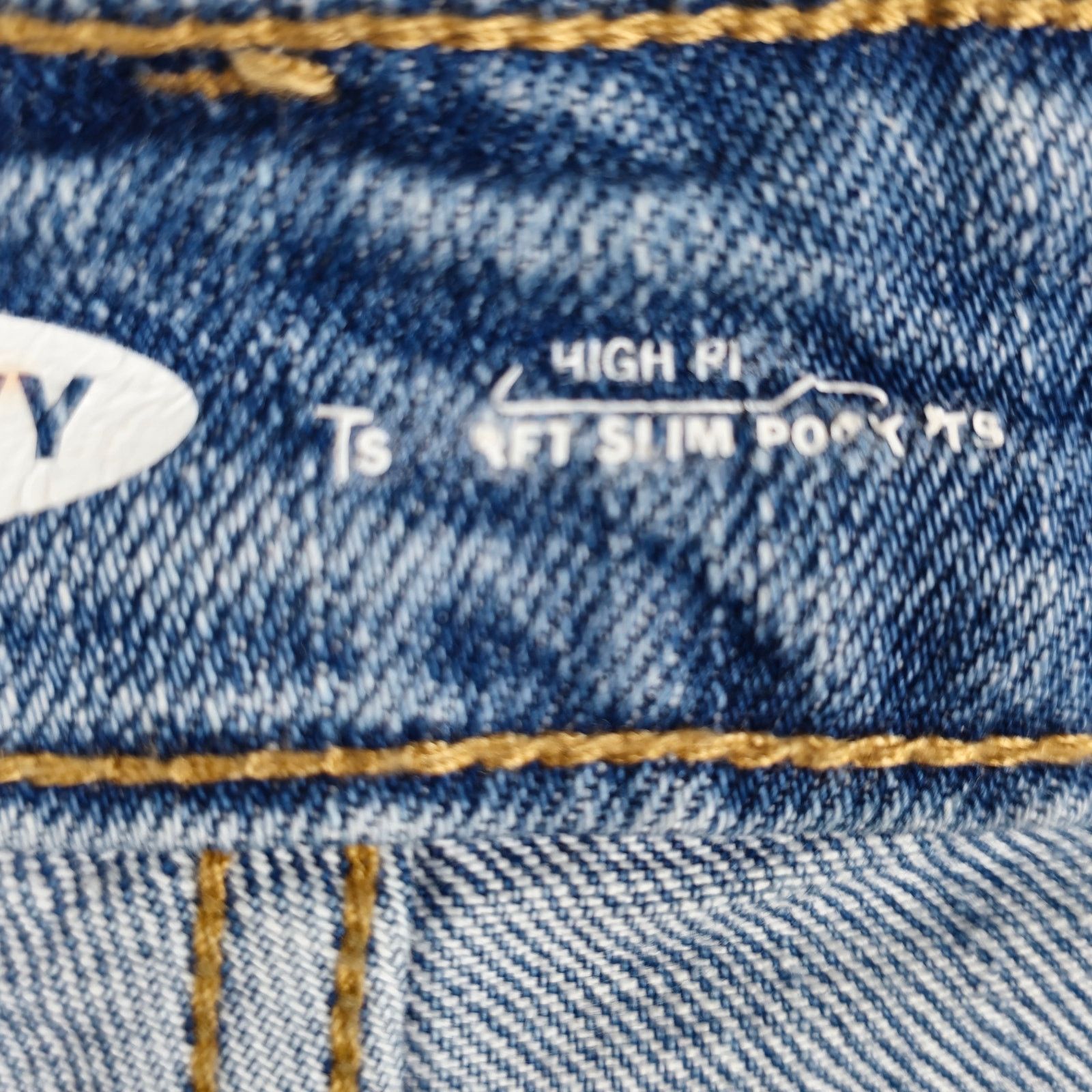 Old Navy Old Navy 16 High Rise Button Fly Cuffed Denim Shorts Size 38" / US 16 / IT 52 - 8 Thumbnail