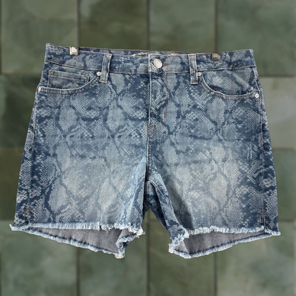 7 For All Mankind Seven for All Mankind Cut Off Jean Shorts Womens 8 Blue Snakeskin Print Casual Bohemian Size 30" / US 8 / IT 44 - 1 Thumbnail