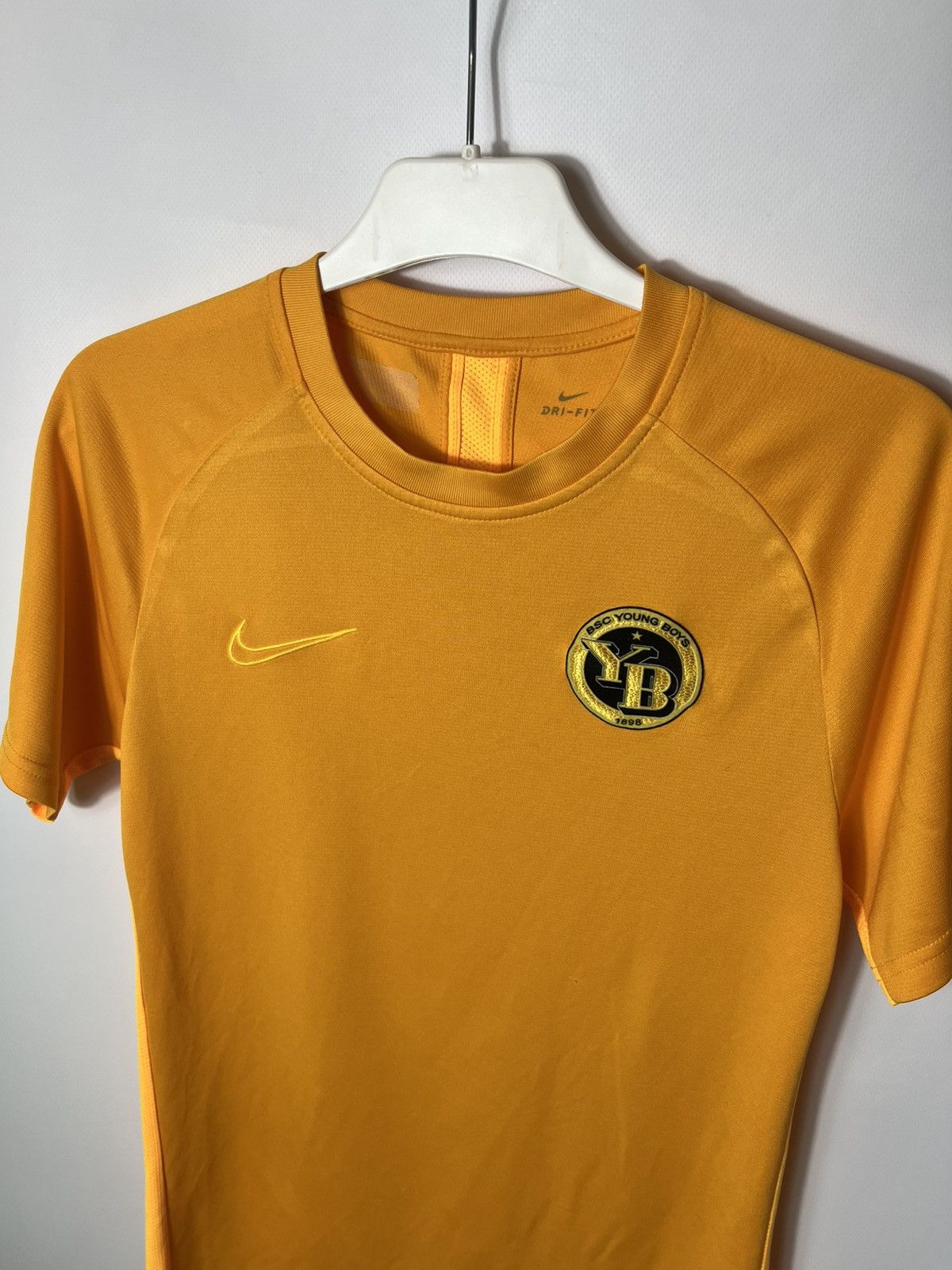 Nike BSC YOUNG BOYS 2018 2019 TRAINING FOOTBALL SHIRT NIKE JERSEY Size US S / EU 44-46 / 1 - 2 Thumbnail