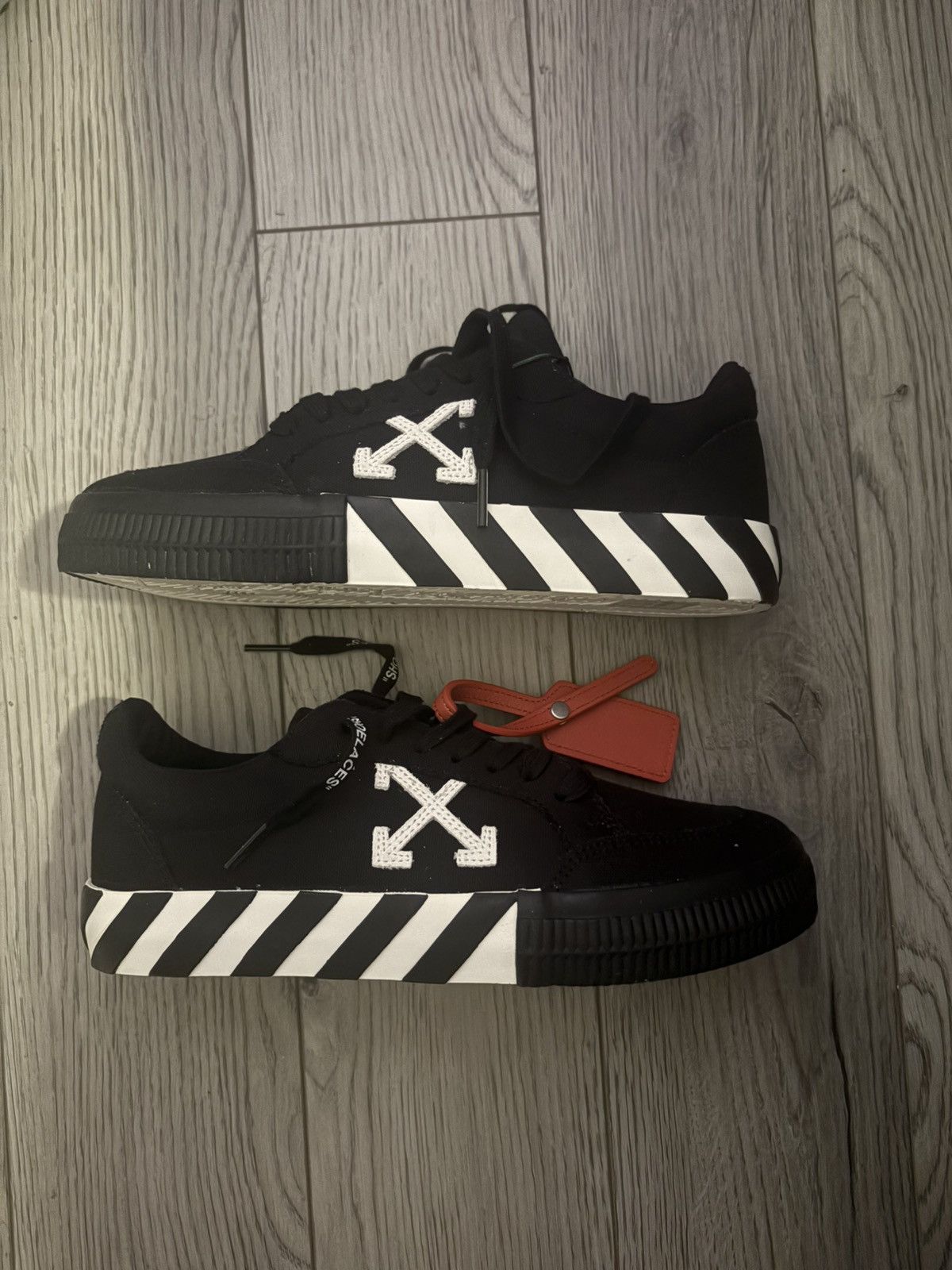 Off-White Off-White Vulc Sneaker 'Black White' Size US 7 / EU 40 - 1 Thumbnail