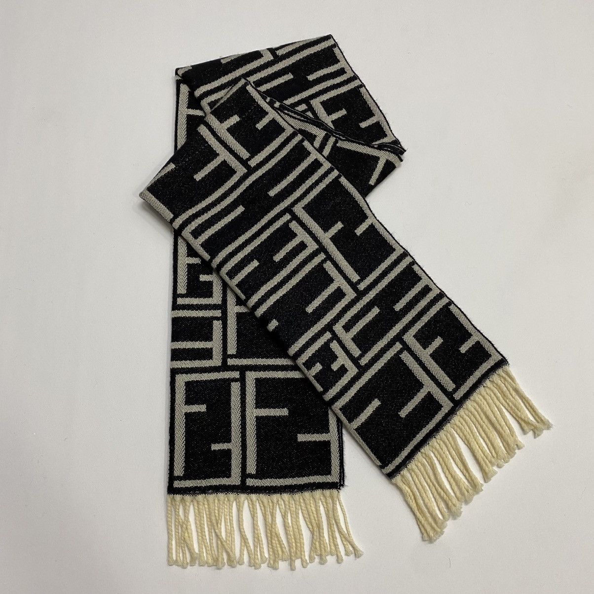 Fendi FENDI FF SCARF MUFFLER LUX040 Size ONE SIZE - 2 Thumbnail