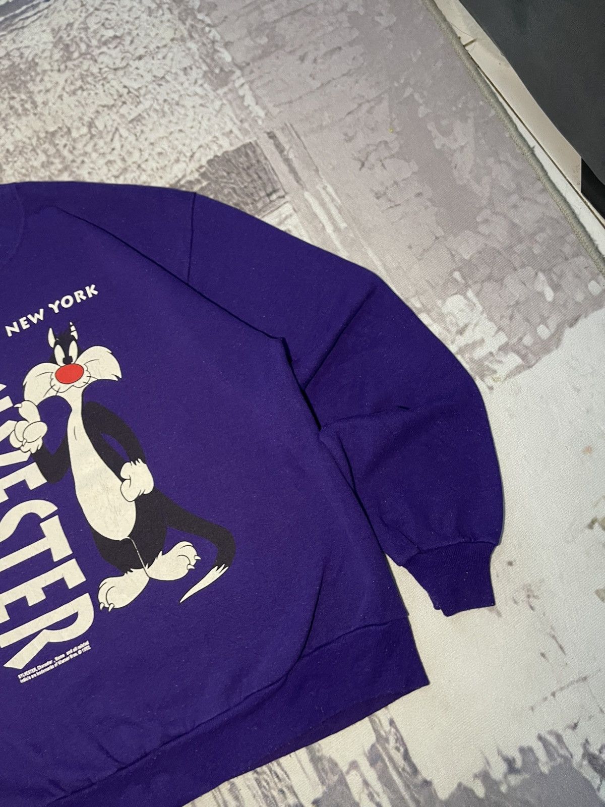 Warner Bros VINTAGE 90s SYLVESTER THE CAT BIG PRINT CREWNECK Size US L / EU 52-54 / 3 - 4 Thumbnail