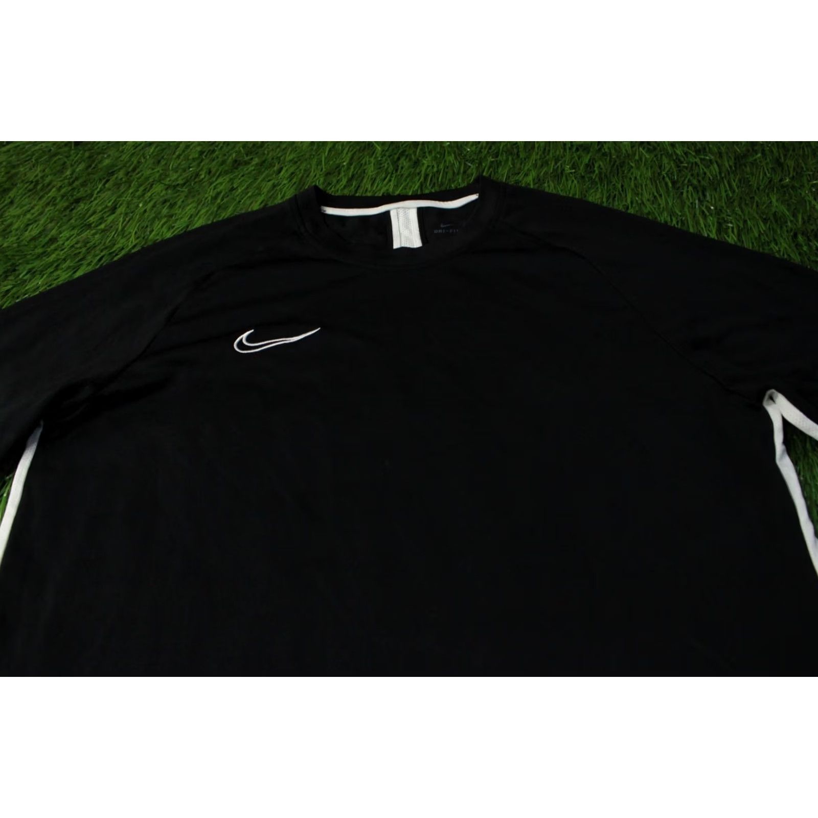 Nike Nike Academy Dri-FIT Football Shirt XXL Men Black and White Soccer Jersey T-Shirt 2019 Model Size US XXL / EU 58 / 5 - 2 Thumbnail