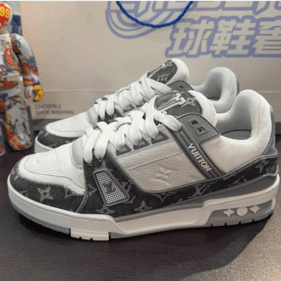 Louis Vuitton Louis Vuitton low-top shoes Size US 7 / EU 40 - 1 Thumbnail