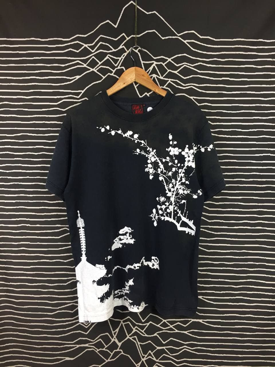 Japanese Brand Vtg Thief's Diary Japanese Traditional Sukajan Patterned Tee Size US L / EU 52-54 / 3 - 1 Thumbnail