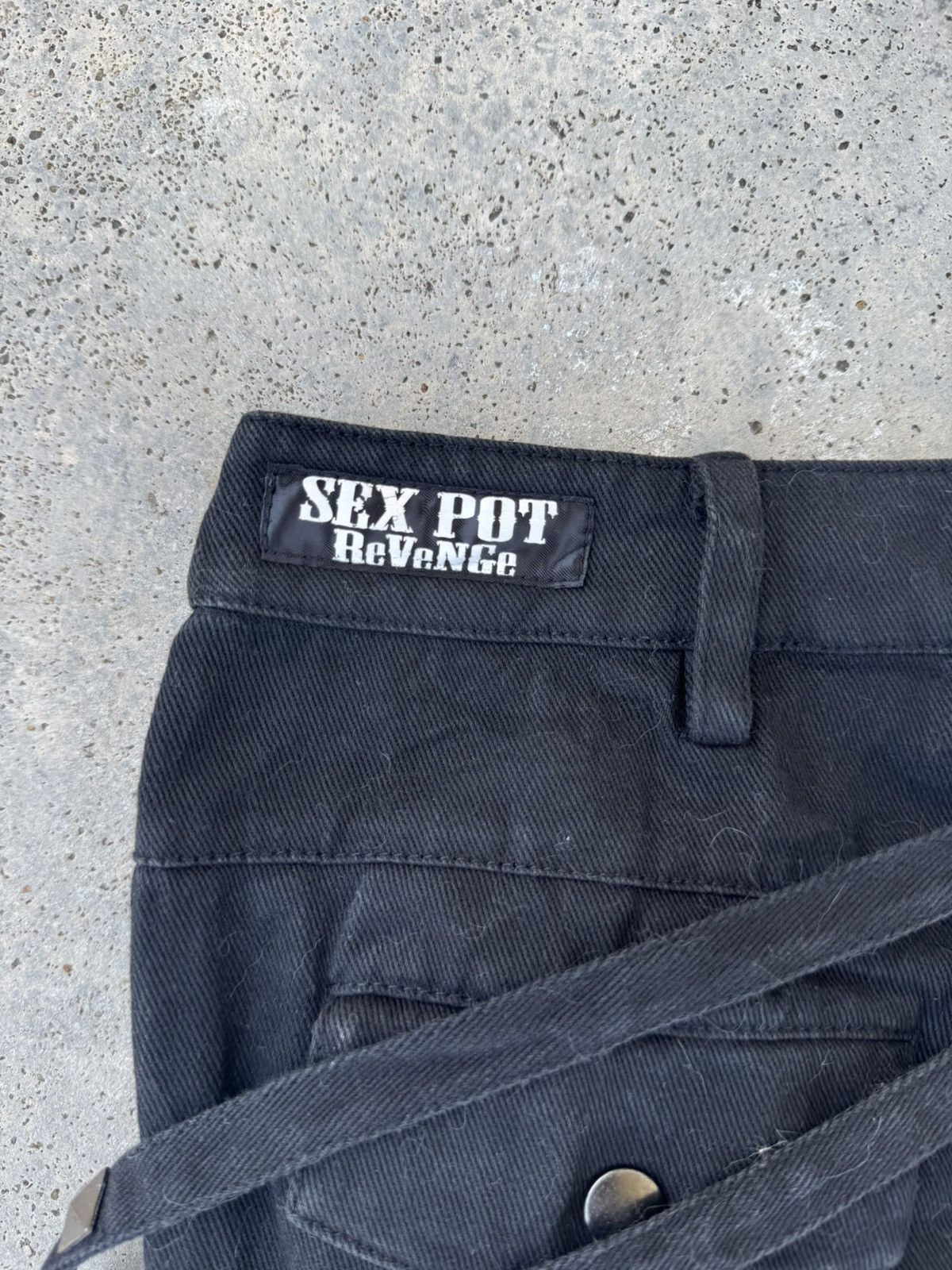 Sex Pot ReVeNGe 2000s Punk Sex Pot Revenge Bondage Pants 3/4 Pants Size US 32 / EU 48 - 12 Thumbnail