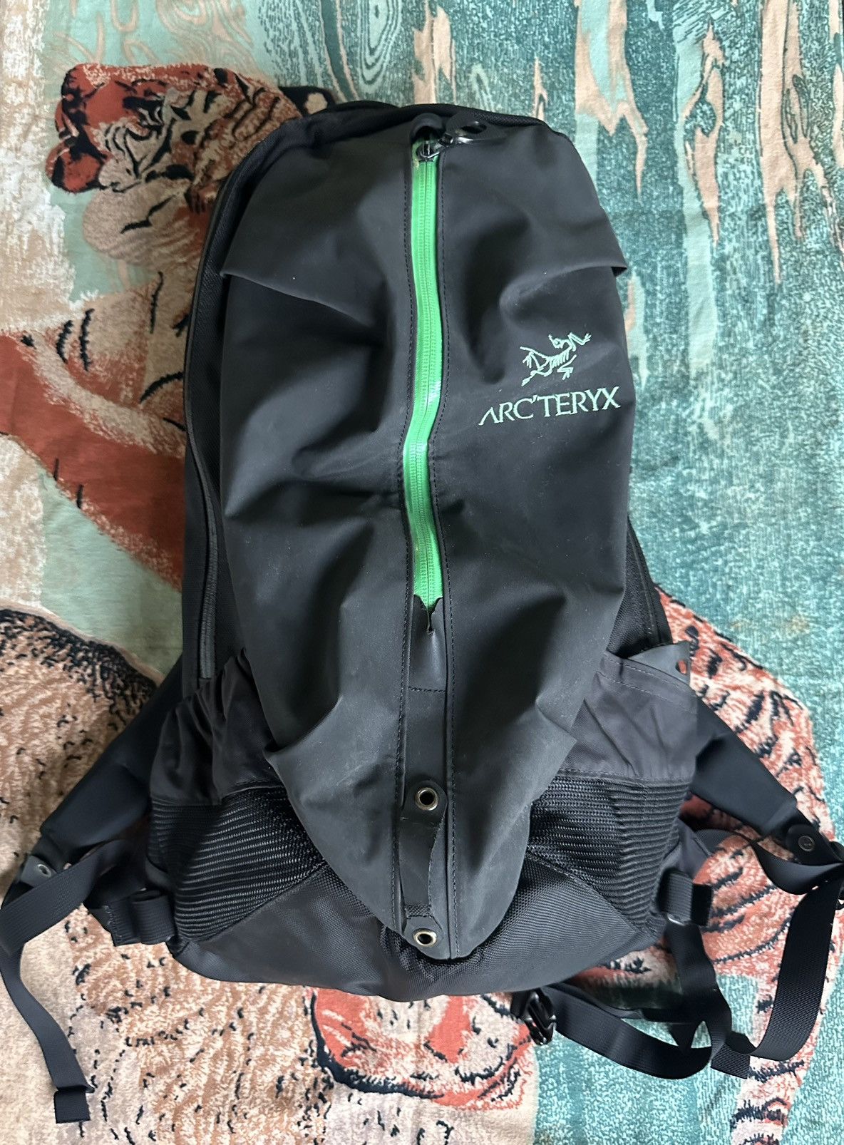 Arc'Teryx Arc'teryx Arro 22 stealth black/green backpack | Grailed