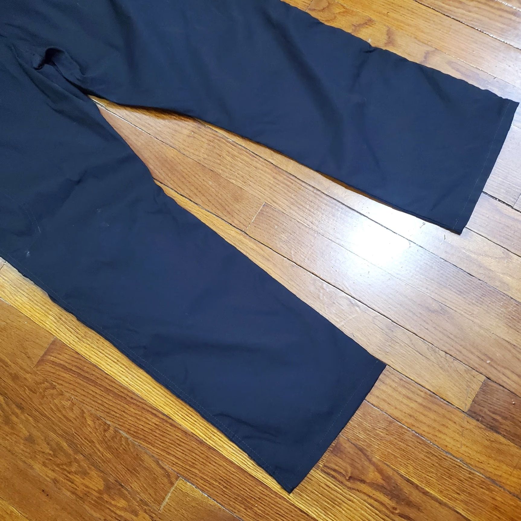 Wrangler VINTAGE? No. Wrangler Mens Cargo Pants 46 45x30 Black Outdoor Hiking Travel Pockets Pants Mens Black Wrangler Cargo Pants 46 Casual Zip Front Pockets Size US 30 / EU 46 - 2 Thumbnail