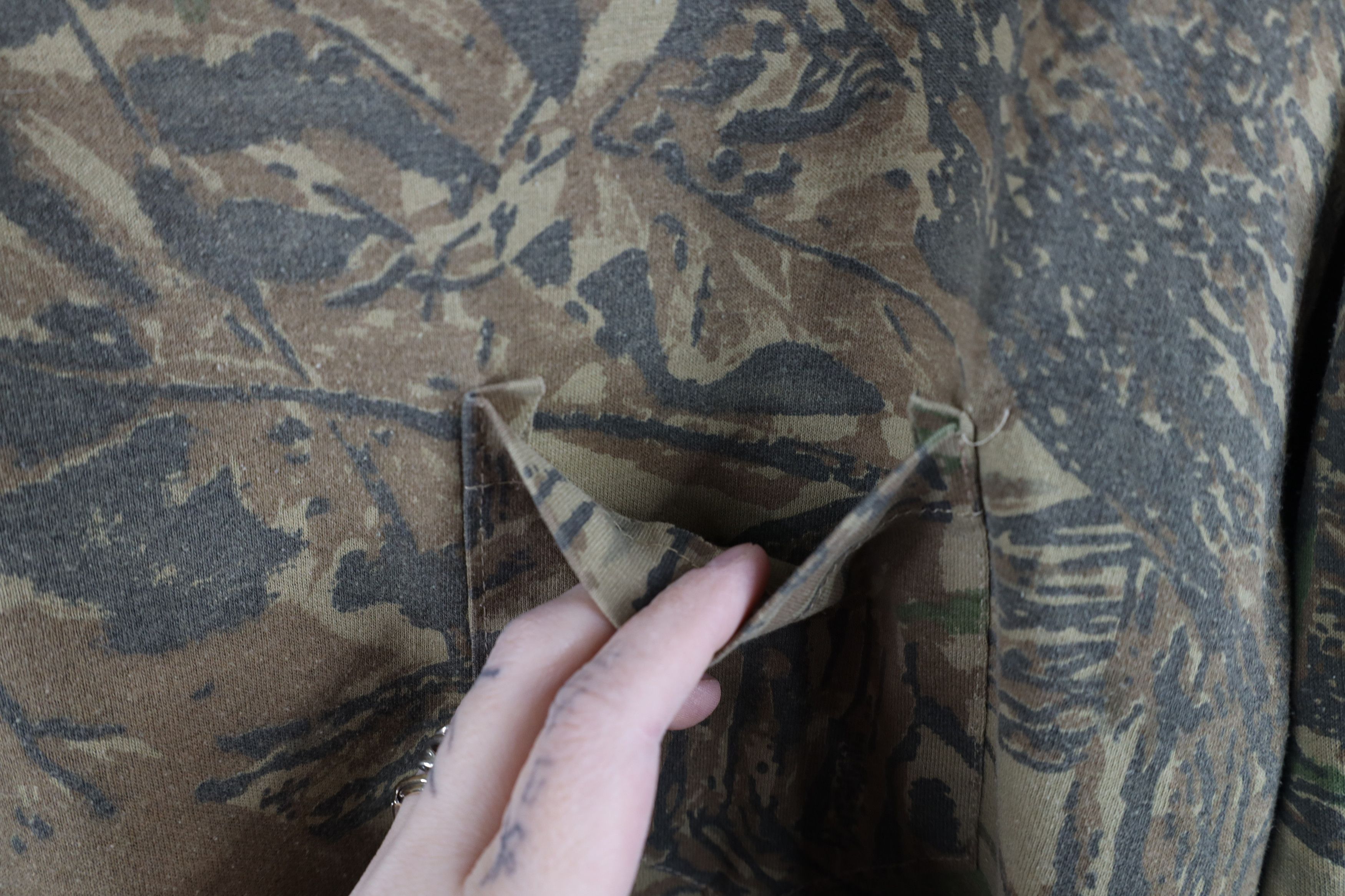 Vintage Vintage 90s Streetwear Camouflage Long Sleeve T-Shirt USA Size US XL / EU 56 / 4 - 5 Thumbnail