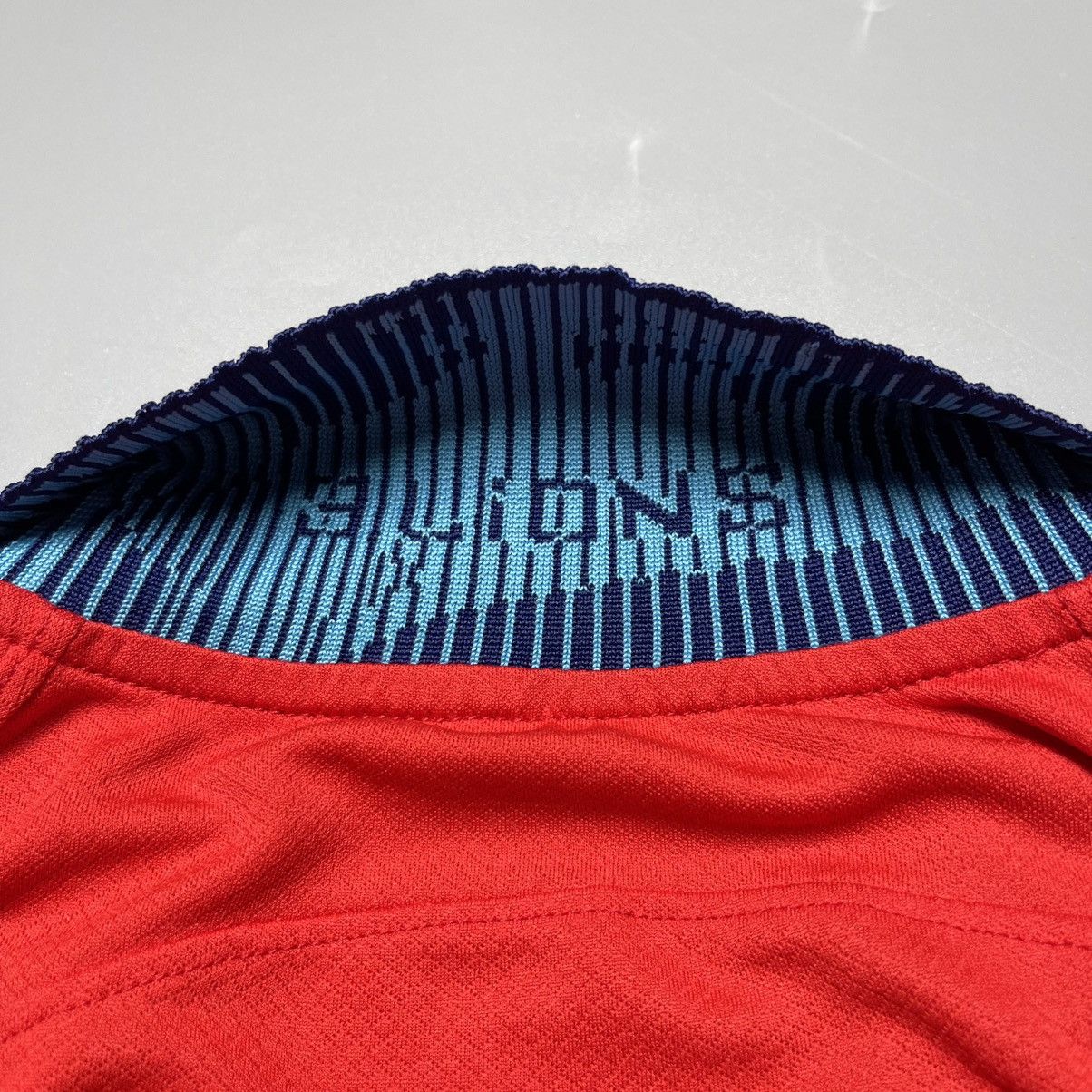 Vintage ENGLAND NIKE 2022 WORLD CUP FOOTBALL AWAY JERSEY #9 KANE Size US XXL / EU 58 / 5 - 9 Thumbnail