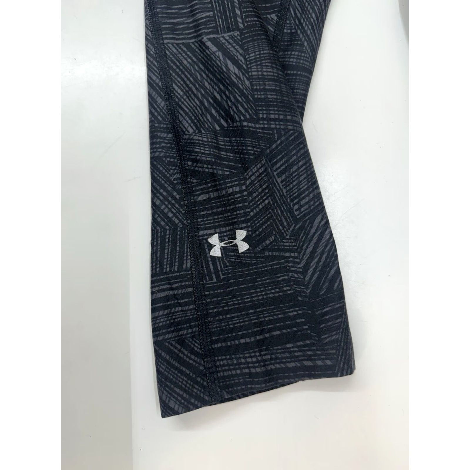Under Armour Under Armour Womens Capris Size Small Black Grey Compression Legging Heatgear Capris Ladies S Black Grey Compression Legging Heatgear Size 28" / US 6 / IT 42 - 2 Thumbnail