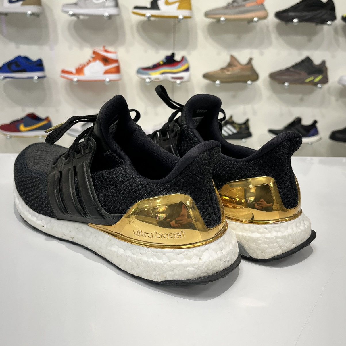Adidas Adidas Ultra Boost 2.0 Gold Medal Size US 11 / EU 44 - 4 Thumbnail