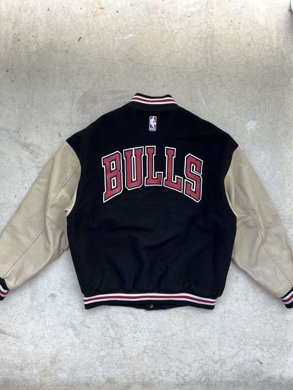 NBA Nike 90s Bulls Wool Leather Varsity Vintage Jacket Rare NBA Size US XL / EU 56 / 4 - 1 Thumbnail