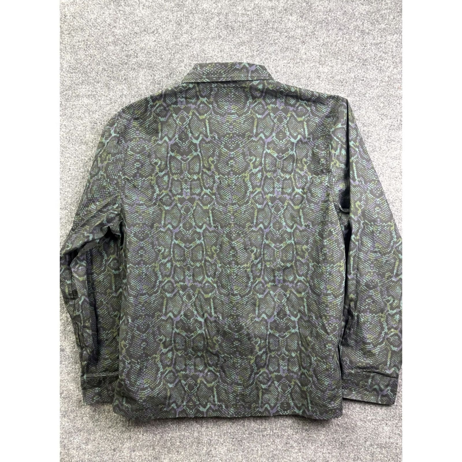 Welcome Skateboards VINTAGE? Welcome Skateboards Shirt Mens Large Green Snakeskin Long Sleeve Button Front Size US L / EU 52-54 / 3 - 7 Thumbnail