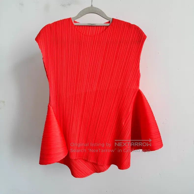 Issey Miyake Issey Miyake Red Vest Size L / US 10 / IT 46 - 1 Thumbnail