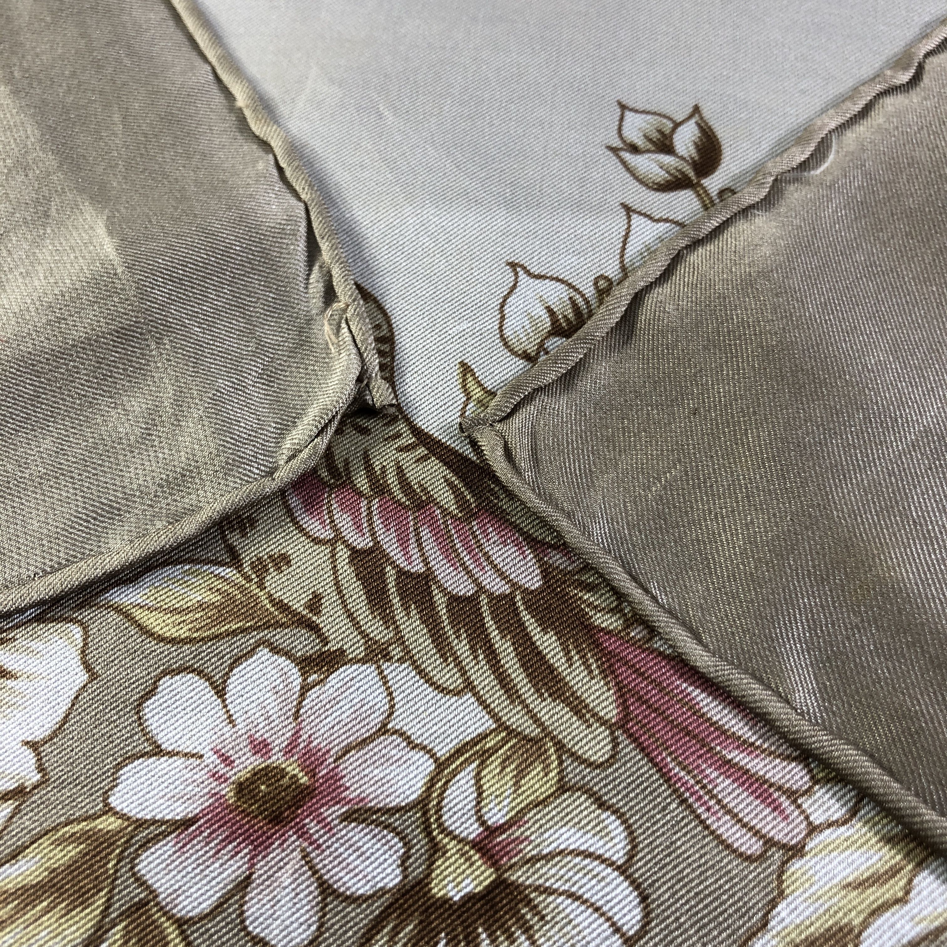 Japanese Brand Studio D Floral Hand Rolled Silk Scarf M1032 Size ONE SIZE - 5 Thumbnail