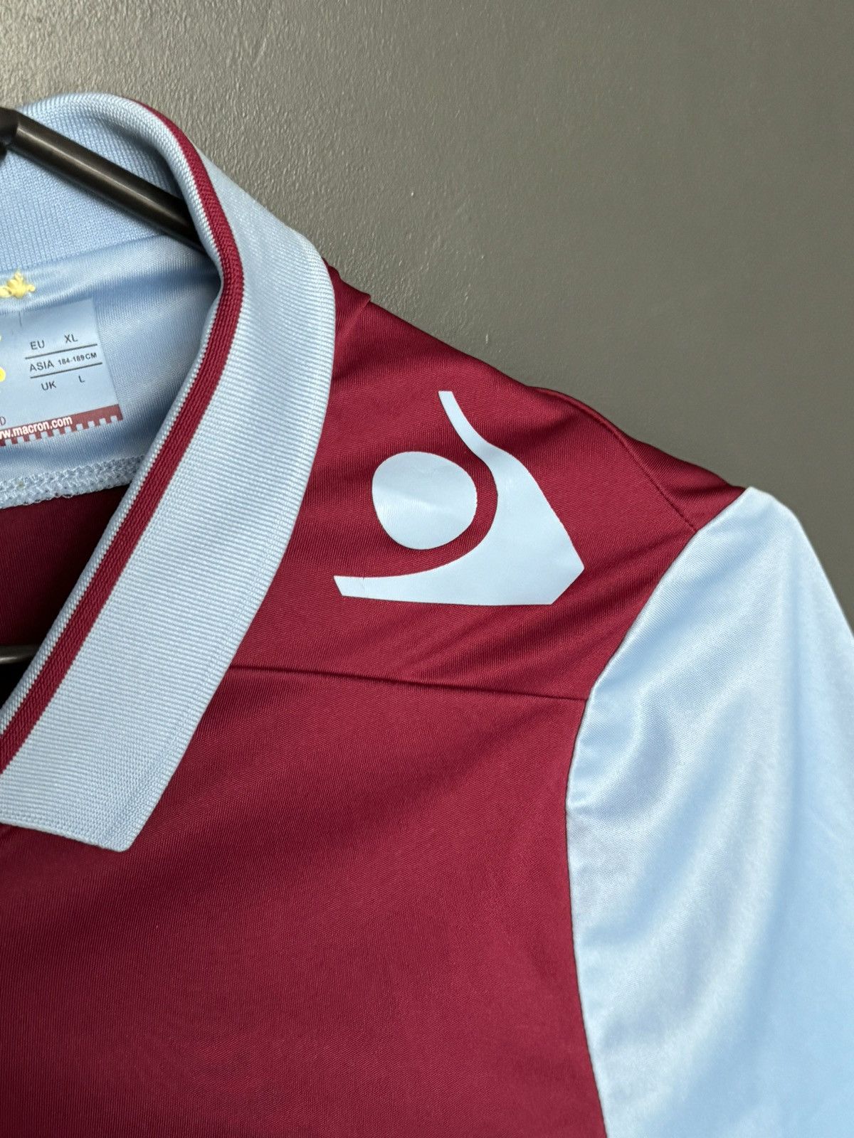 Macron Aston Villa 12/13 Home Football Jersey Size US L / EU 52-54 / 3 - 5 Thumbnail