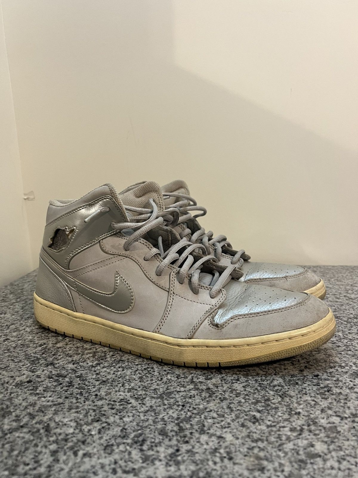 Jordan Brand 2001 Japan Grey Jordan 1 (11,535/50,000) Size US 13 / EU 46 - 1 Thumbnail