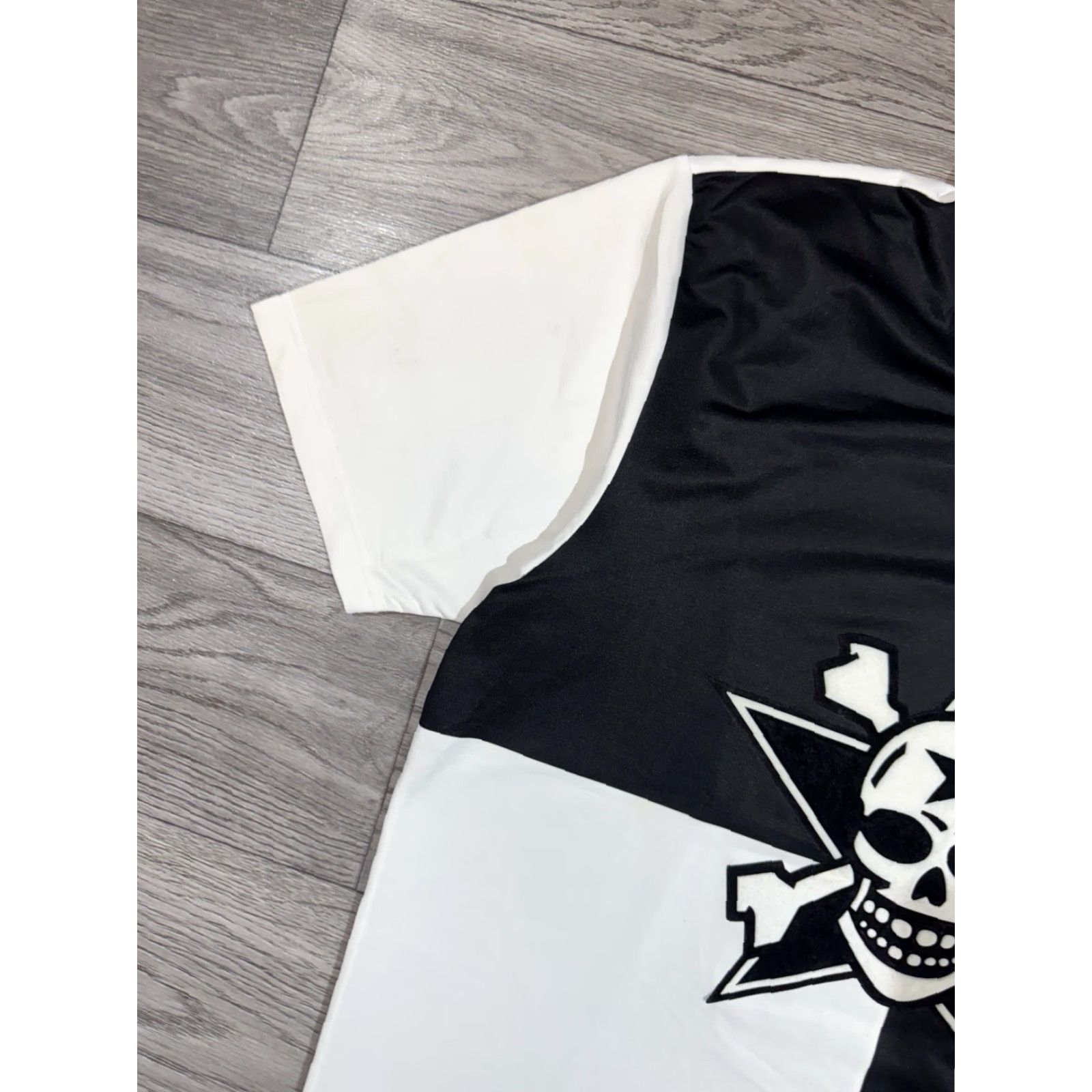 Vintage Die Toten Hasen Jersey Shirt Skull Crossbones Punk Rock Graphic Size XL Mens T-Shirt Black/White Size US XL / EU 56 / 4 - 6 Thumbnail