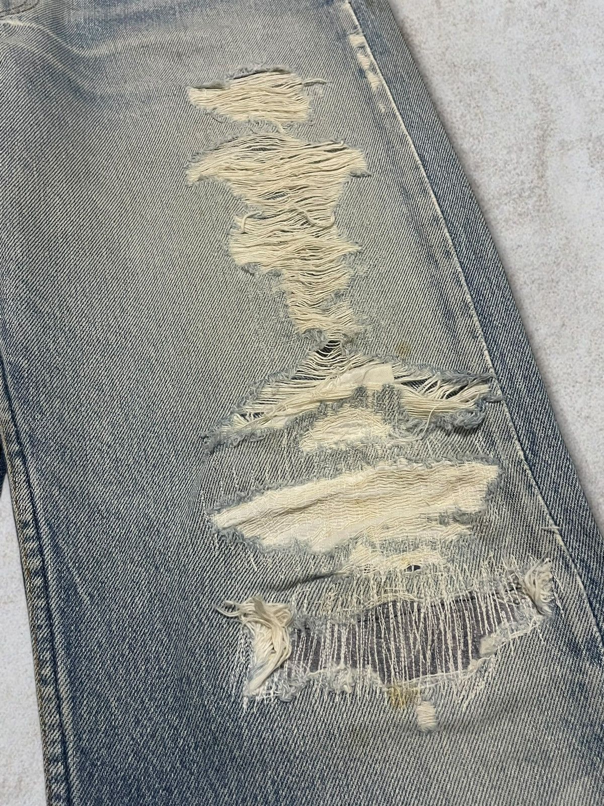Levi's Vintage Clothing Vintage Levi’s 501 Distressed Washed ButtonFly Straight Jean Size US 31 - 11 Thumbnail