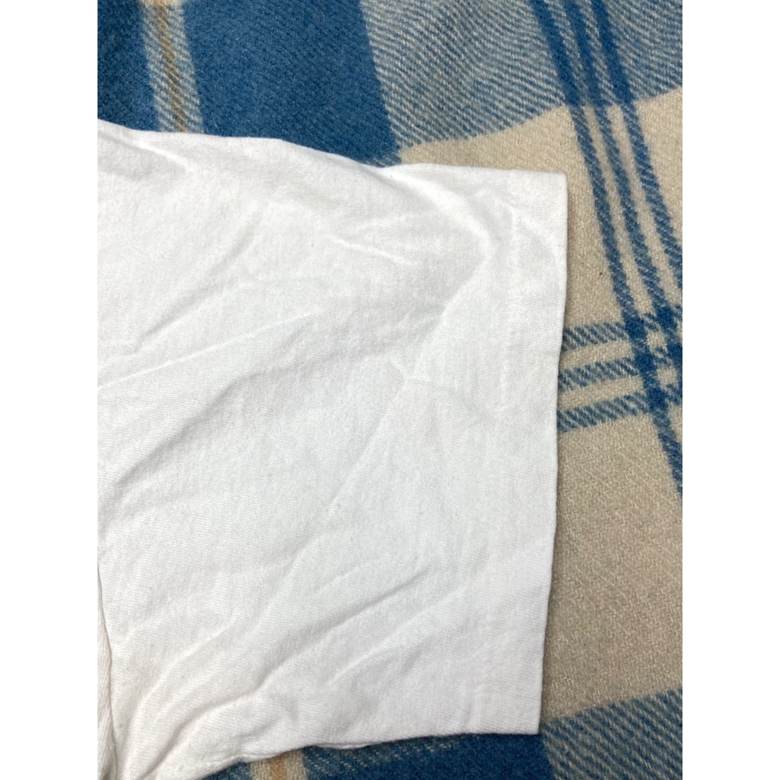 Hanes VINTAGE Hanes T-Shirt 90s Puff Print Shark Graphic Air Waves How Bout Lunch Men L White Shark Graphic 90s Mens T-Shirt Size US L / EU 52-54 / 3 - 6 Thumbnail