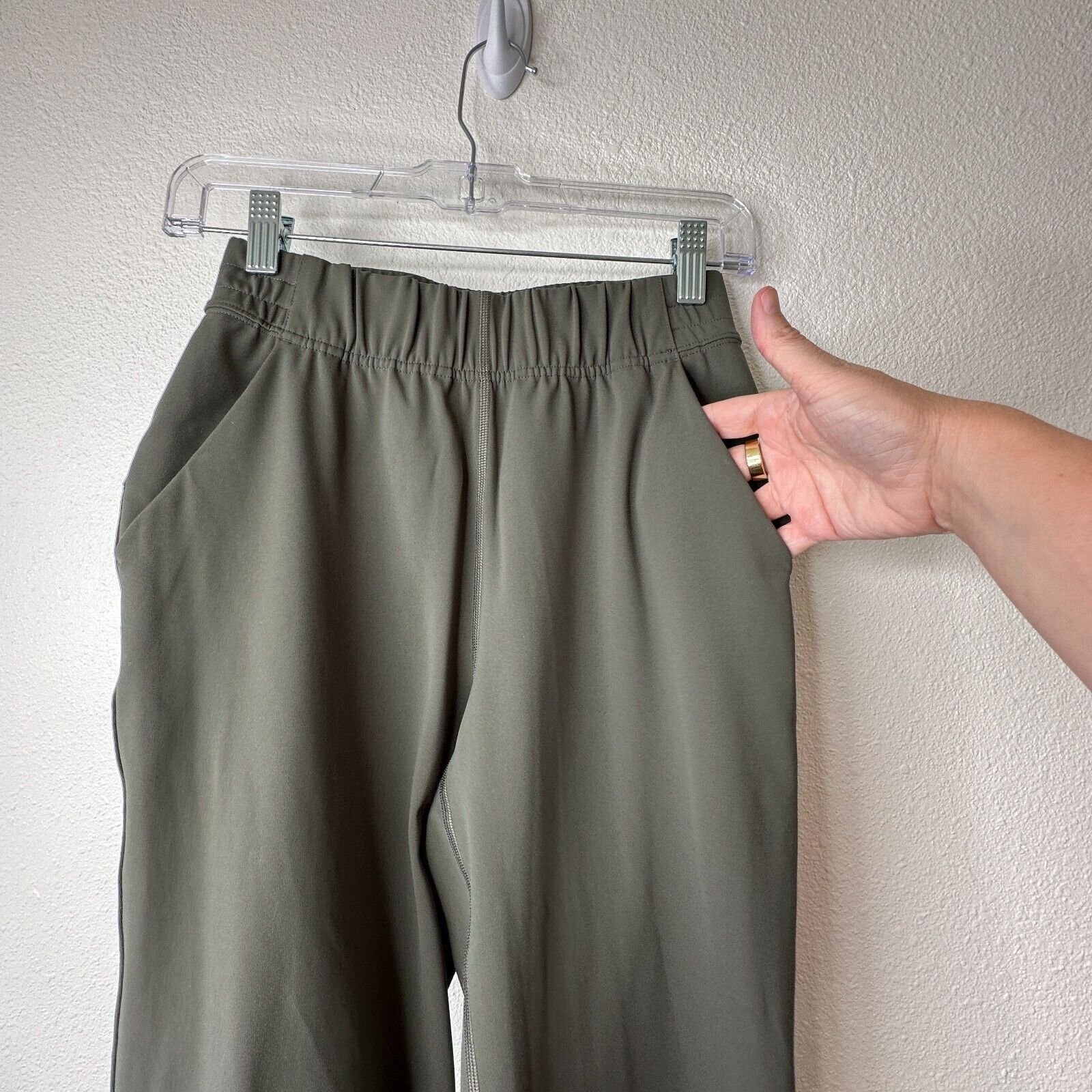 Aritzia The Group by Babaton Olive Weekender Stretch Pocket Jogger Size 24" / US 00 / IT 34 - 5 Thumbnail