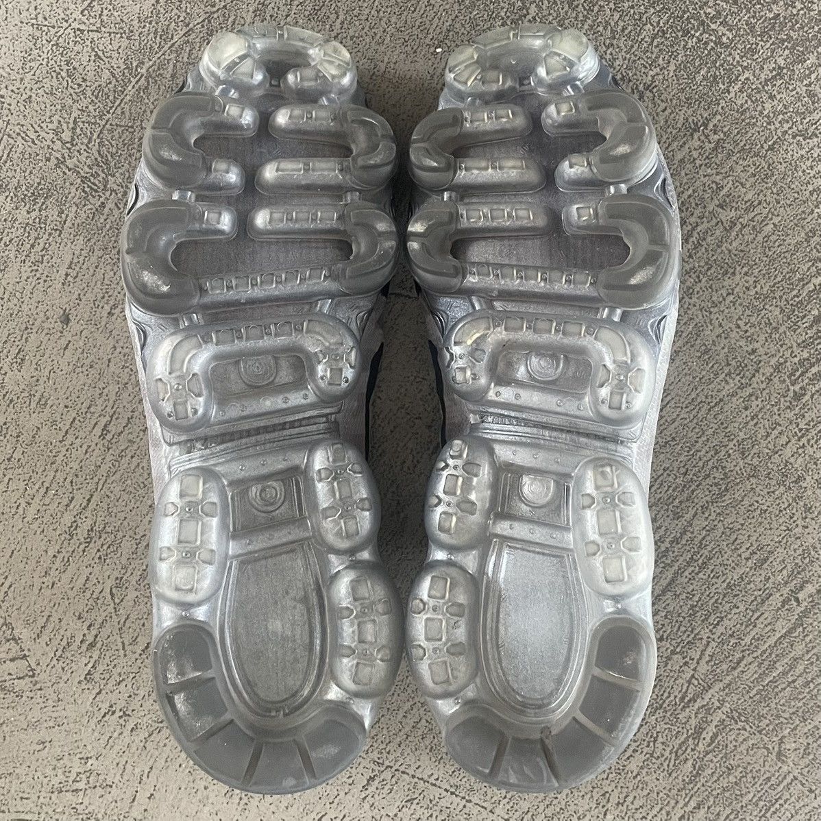Nike Nike Air Vapormax 2019 AR6631-004 Ghost Triple Black Size US 11.5 / EU 44-45 - 7 Thumbnail