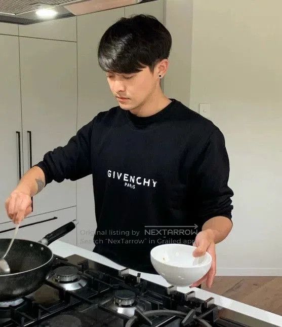 Givenchy givenchy black faded logo sweatshirt. Size US L / EU 52-54 / 3 - 5 Thumbnail