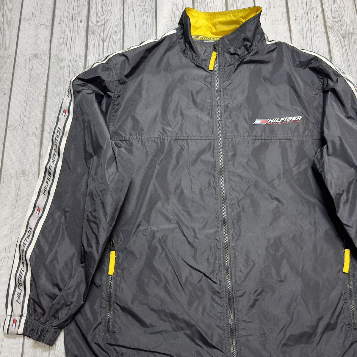 Tommy Hilfiger × Vintage Vintage Hilfiger Athletics jacket Size US L / EU 52-54 / 3 - 3 Thumbnail