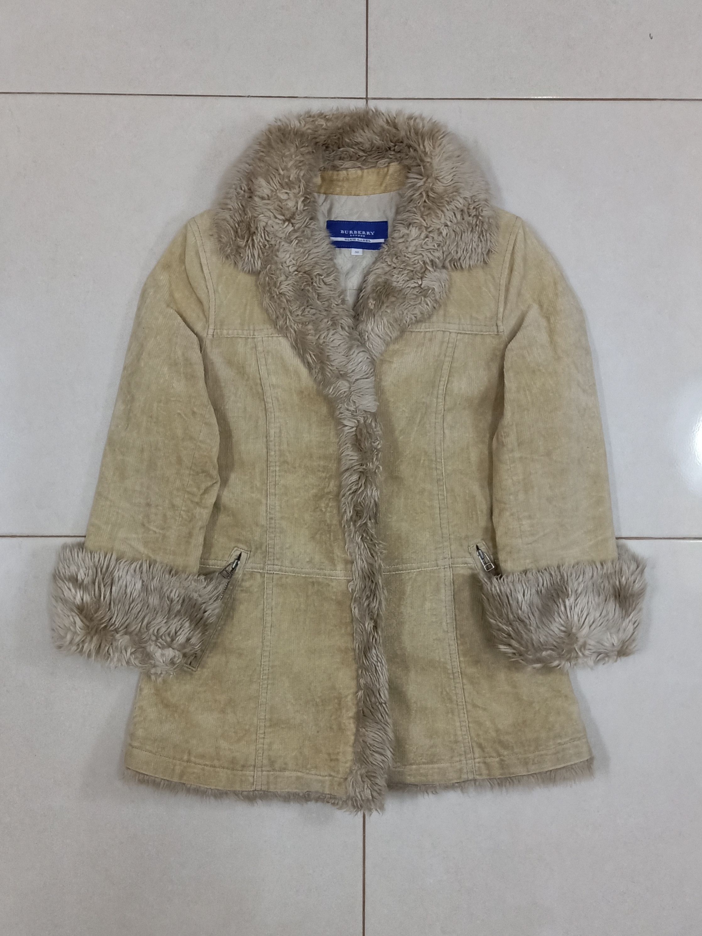 Burberry BURBERRY Blue Label Fur Beige Winter Wear Jacket Parka Size XS / US 0-2 / IT 36-38 - 6 Thumbnail