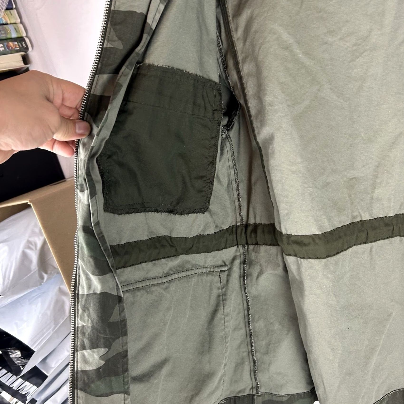 Old Navy Old Navy Camouflage Jacket Womens Size S Military Green Full Zip Camo Army Outdoor Shirt? Size S / US 4 / IT 40 - 4 Thumbnail