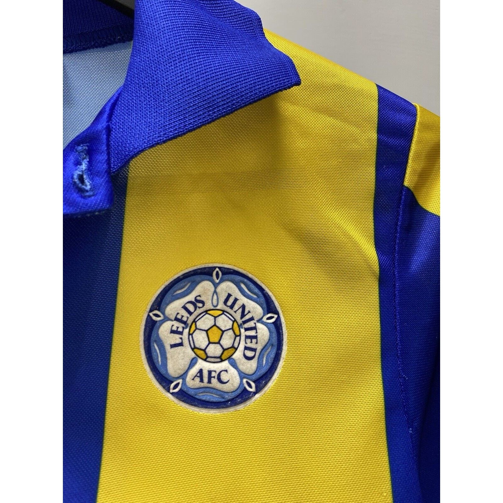 Asics Vintage Leeds United 1993 1995 Away Soccer Jersey Kids Boys Size US XXS / EU 40 - 14 Thumbnail