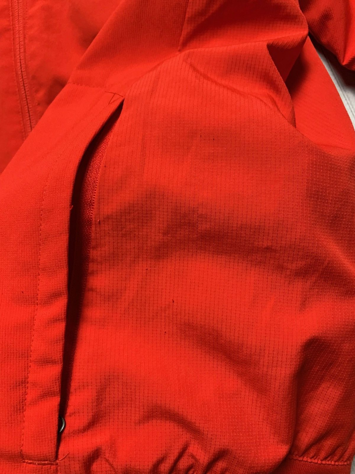 Vintage Vintage Nike Manchester United soccer jacket size M red Size US M / EU 48-50 / 2 - 5 Thumbnail