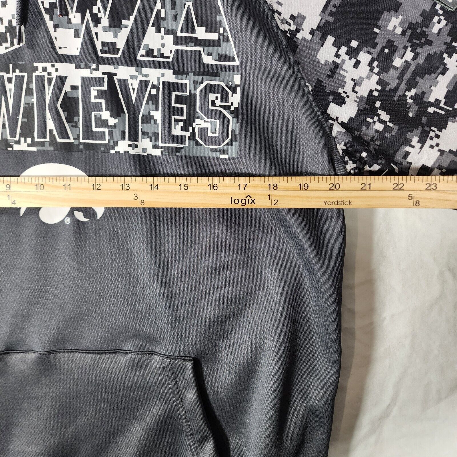 Colosseum Athletics Iowa Hawkeyes Digi Camo Hoodie Flag OHT Pullover Sz M Size US M / EU 48-50 / 2 - 6 Thumbnail