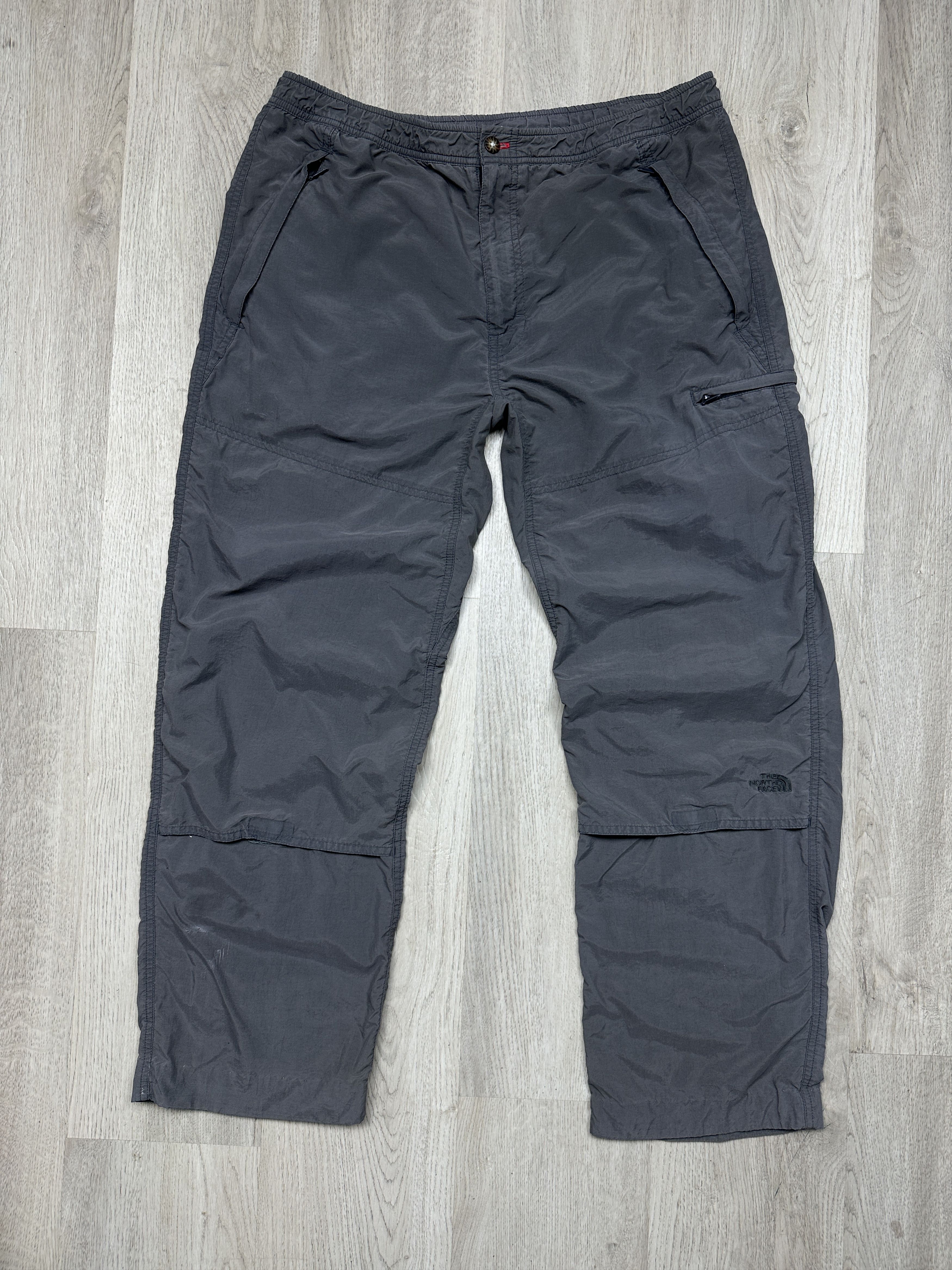 The North Face The North Face Vintage Mens Nylon Cargo Pants TNF Size US 32 / EU 48 - 1 Thumbnail