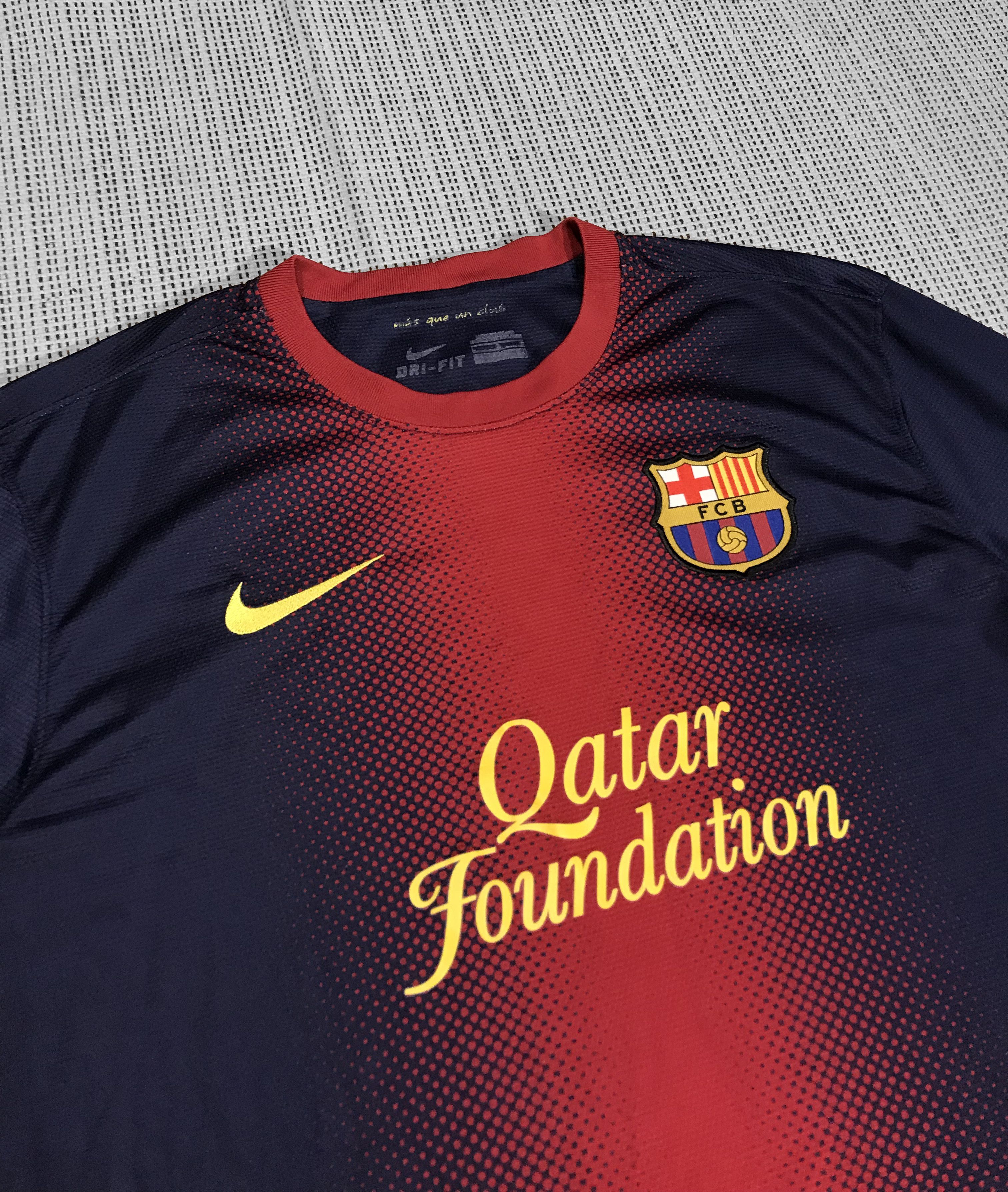 Nike NIKE 2012/2013 F.C Barcelona T-shirt (L) Size US L / EU 52-54 / 3 - 4 Thumbnail