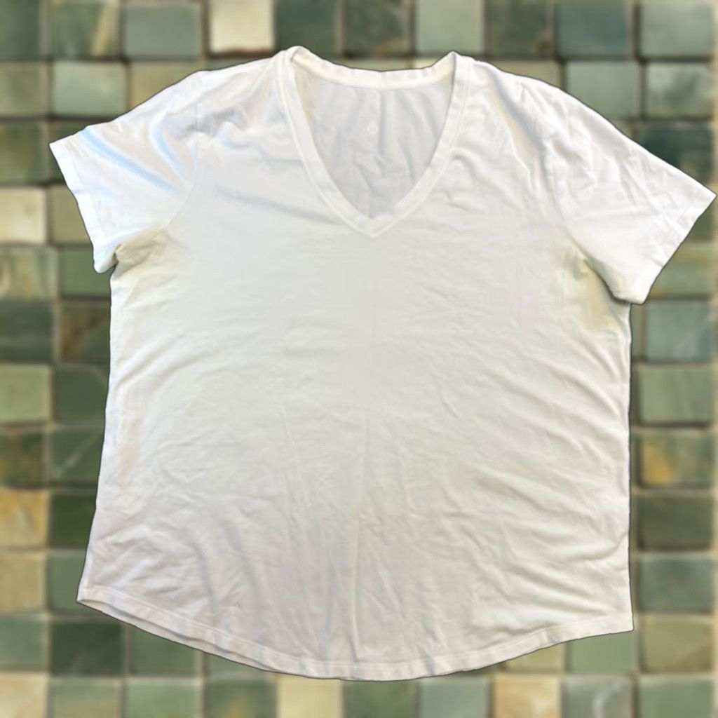 Lululemon Lululemon Fundamenta White V-Neck T-Shirt Mens Size L White Activewear/Casual Shirt Size US L / EU 52-54 / 3 - 1 Thumbnail