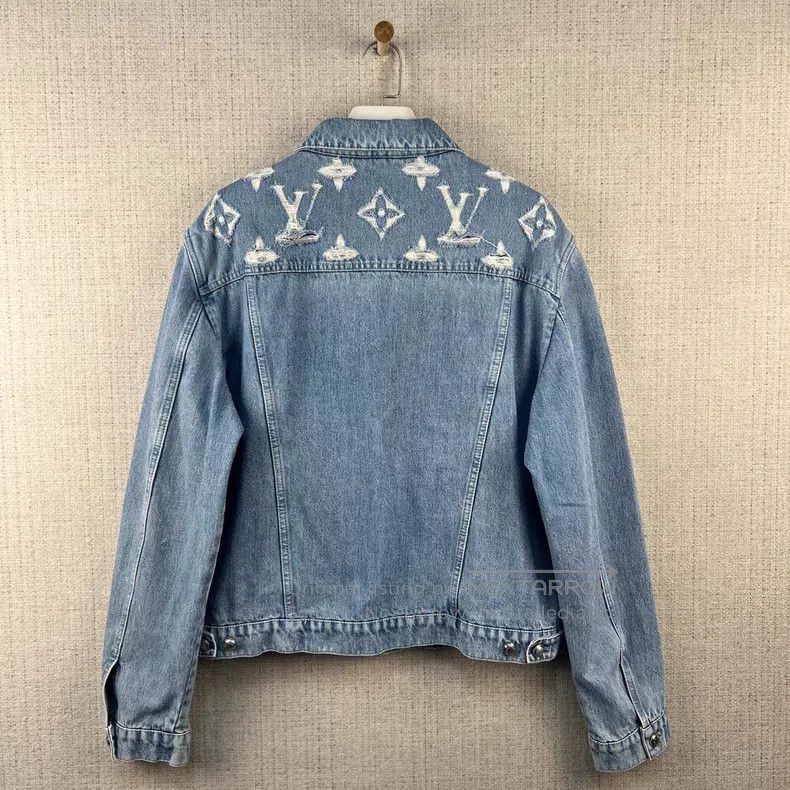 Louis Vuitton Louis Vuitton Reading Damage Logo Washed Denim Jacket Size US XXL / EU 58 / 5 - 2 Thumbnail