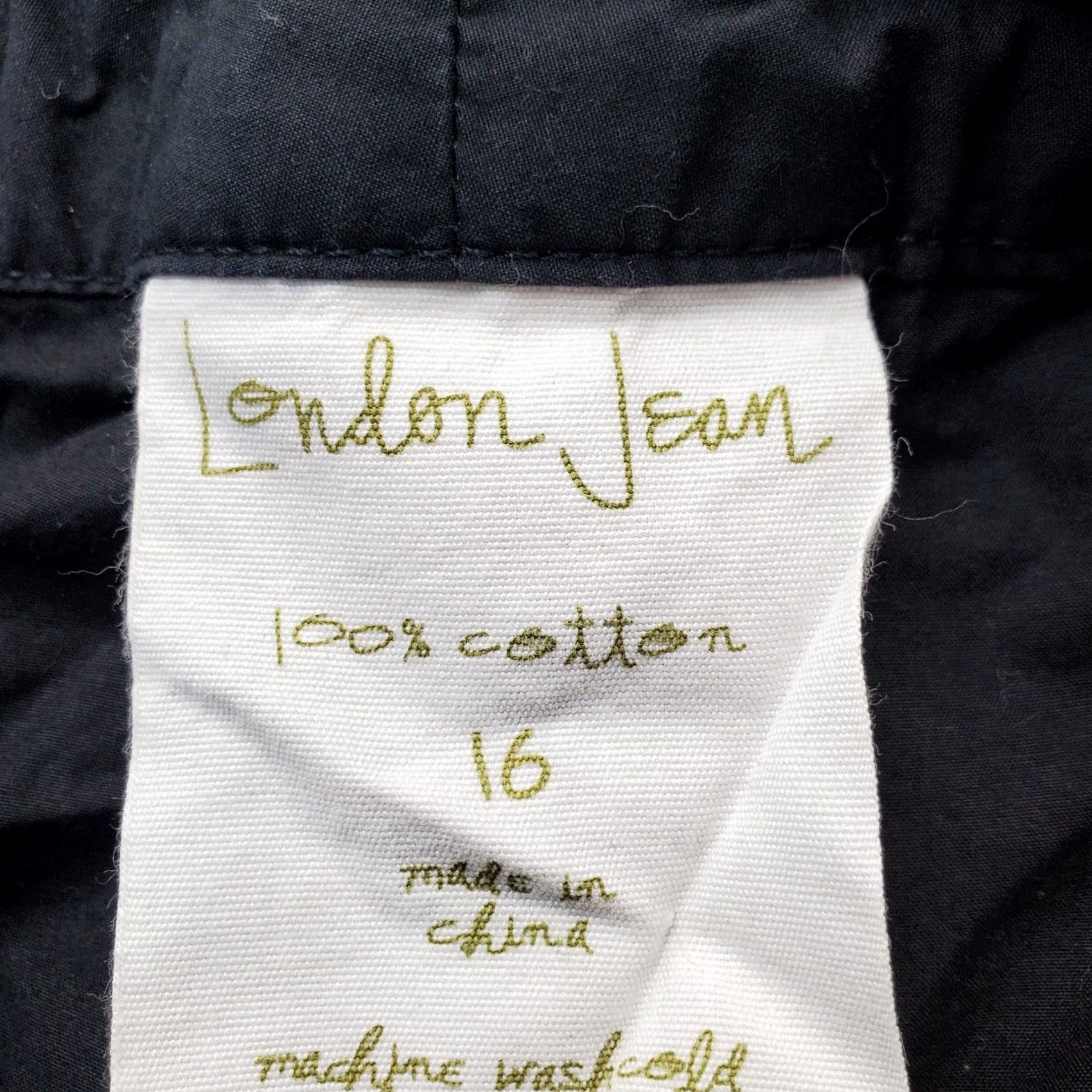 Vintage London Jeans Capri Pants Womens Size 16 Black Cargo Pockets Relaxed Fit Flat Front Size 38" / US 16 / IT 52 - 7 Thumbnail