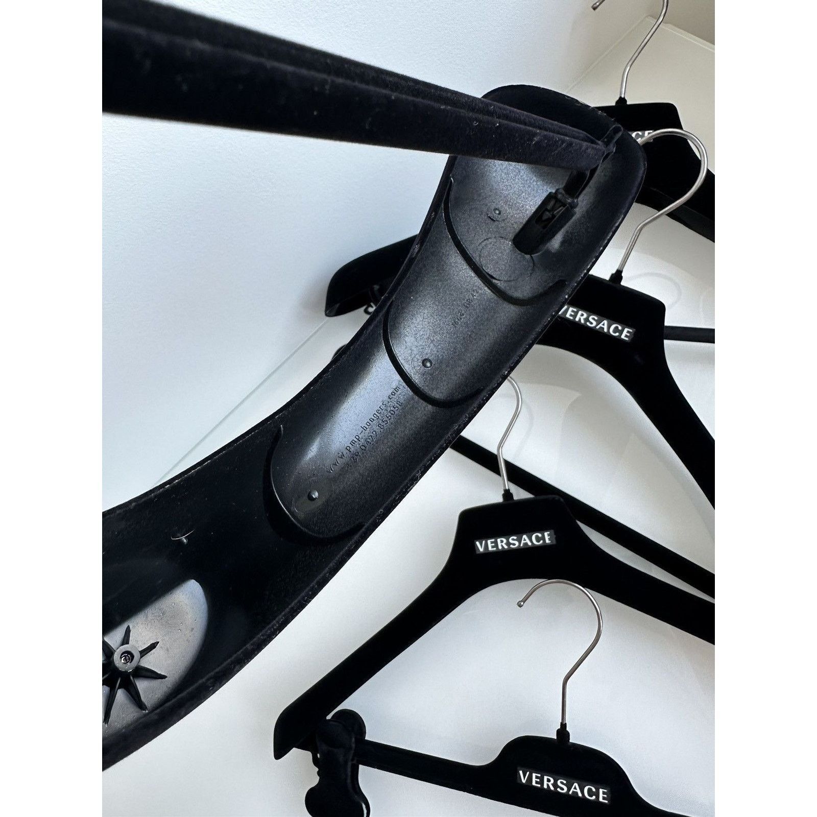 Versace Versace premium made in italy metal velour black hangers Size ONE SIZE - 5 Thumbnail