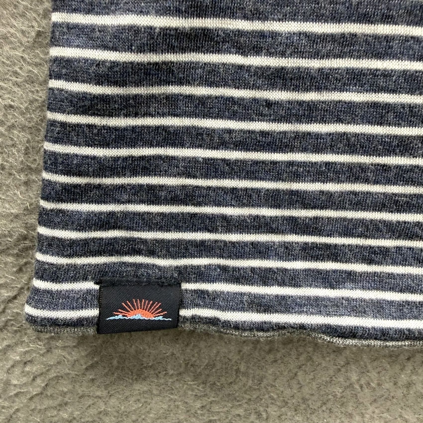 Faherty Faherty Striped Solid Reversible Shirt XL Gray Long Sleeve Crewneck Tee Size US XL / EU 56 / 4 - 4 Thumbnail
