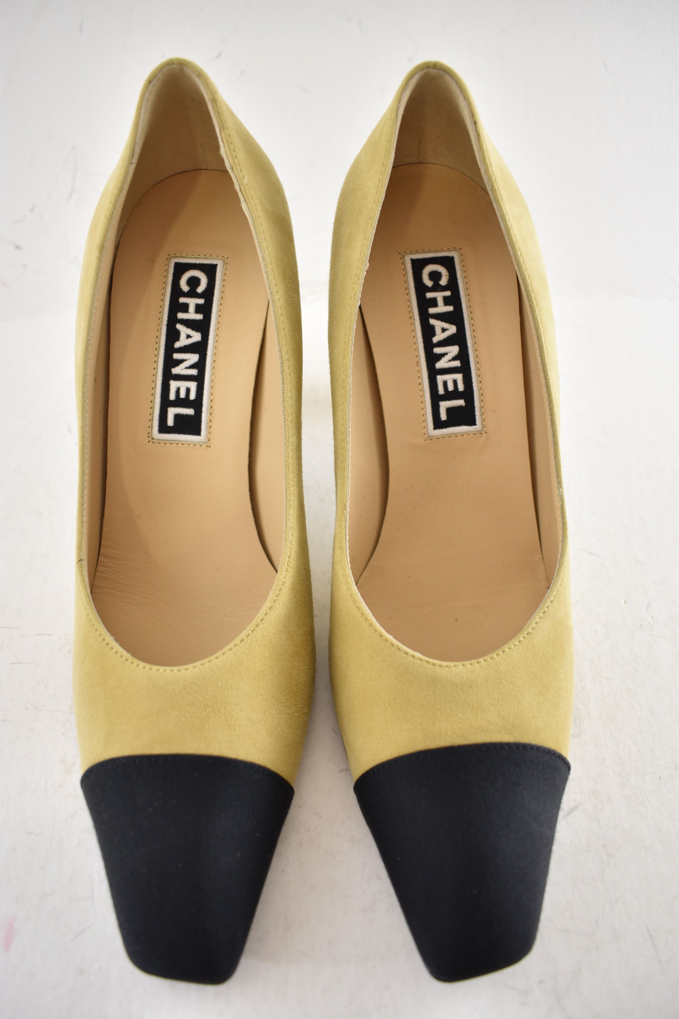 Chanel 25A Suede Black Square CC Crystal Logo Heel Of Fame Pump 39 Size US 9 / IT 39 - 5 Thumbnail
