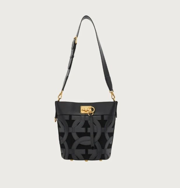 Salvatore Ferragamo o1s1rm0724 Size: OS / Leather Shoulder Bag in Black Size ONE SIZE - 1 Thumbnail