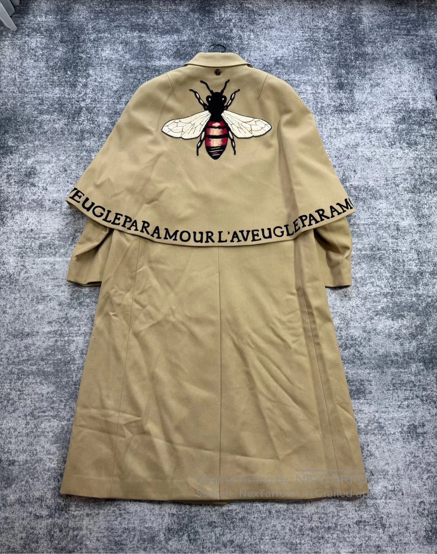 Gucci Guicci Runway style wool coat with slogan and bee print sh Size L / US 10 / IT 46 - 2 Thumbnail