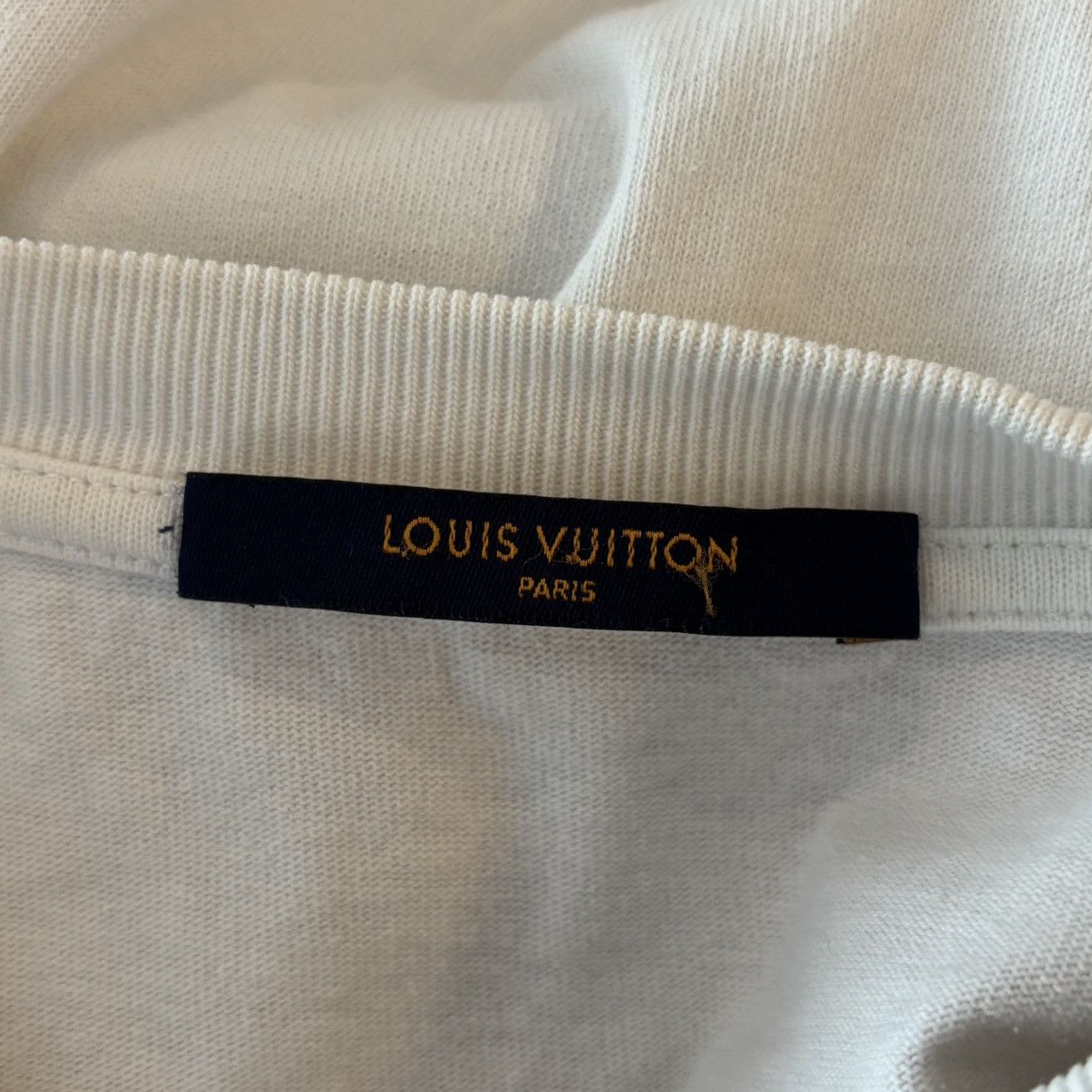Louis Vuitton Louis Vuitton Blue Red Barcode Tee Shirt Size Large Size US L / EU 52-54 / 3 - 3 Thumbnail