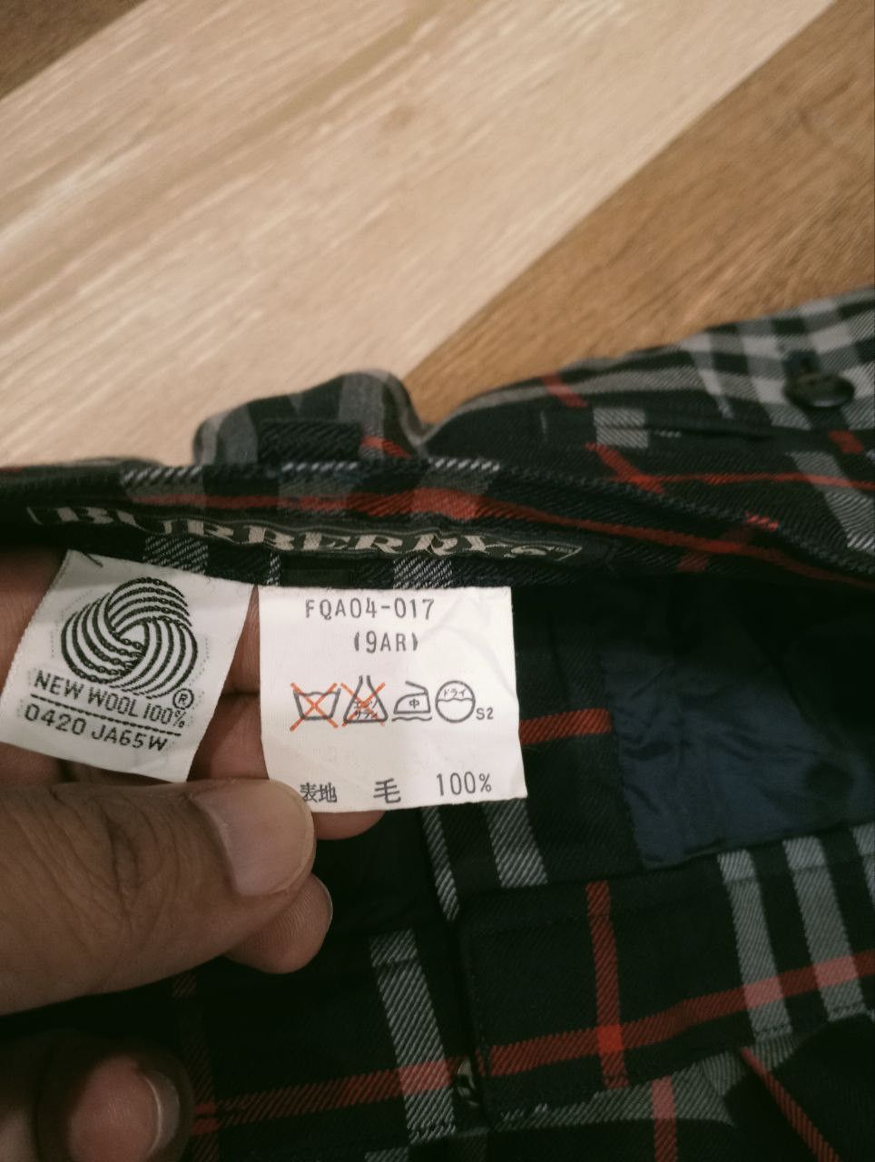 Burberry VINTAGE BURBERRYS NOVA CHECK WOOL SHORTPANTS Size 26" / US 2 / IT 38 - 5 Thumbnail