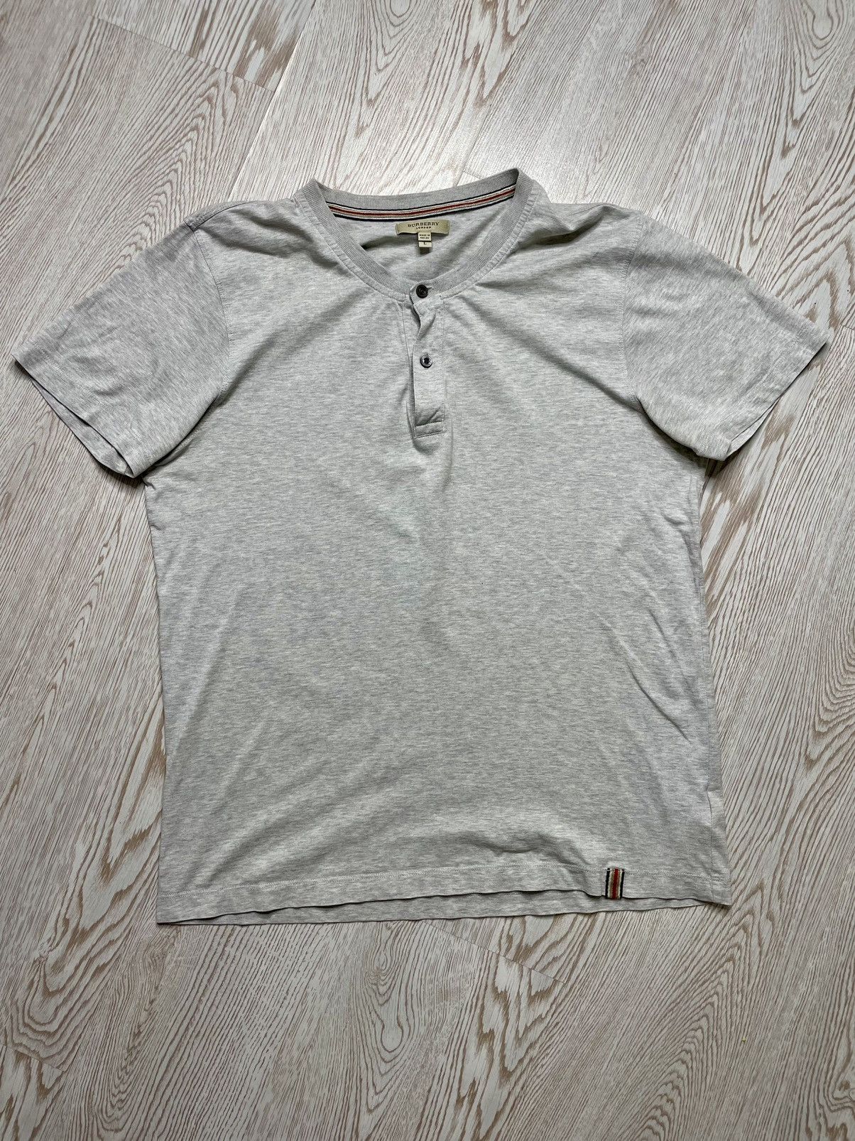 Burberry Burberry London Grey Tshirt size L Size US L / EU 52-54 / 3 - 1 Thumbnail