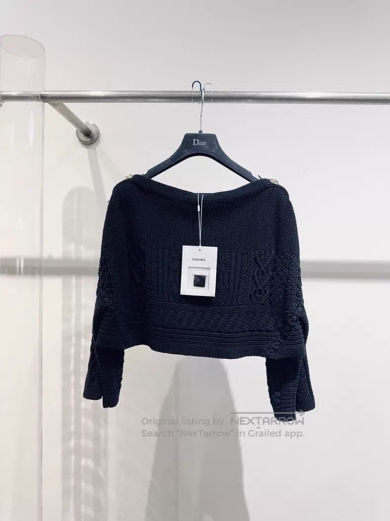Chanel Chanel 20P embossed logo sweater Size XS / US 0-2 / IT 36-38 - 1 Thumbnail